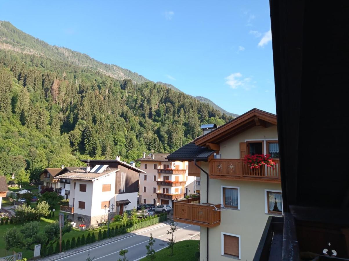 La Mansarda di Sabina. Apartment Fiera Di Primiero Bagian luar foto