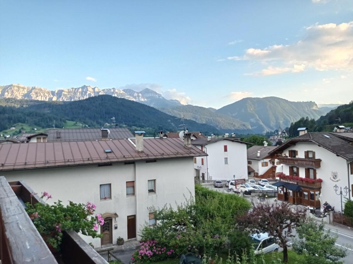 La Mansarda di Sabina. Apartment Fiera Di Primiero Bagian luar foto
